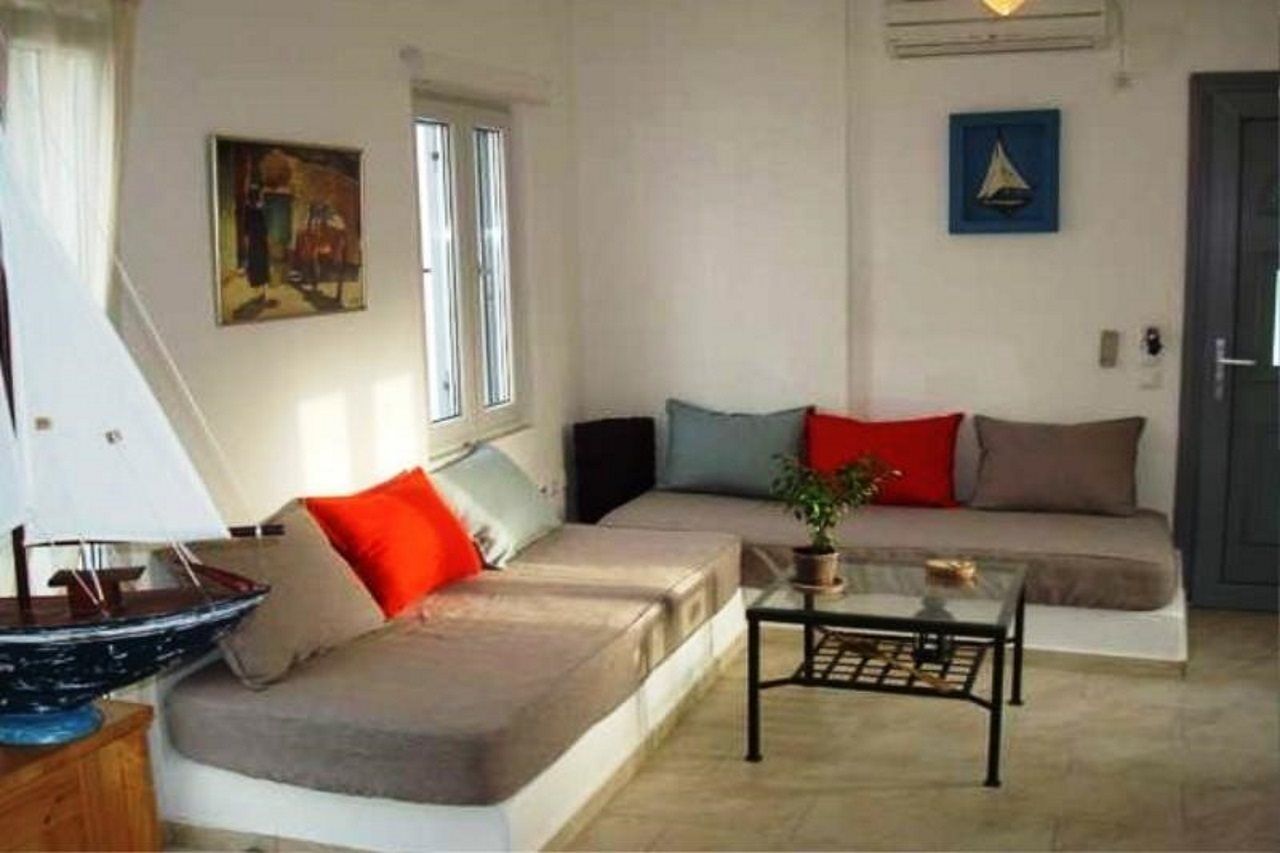 Indigo Livadi (Serifos)